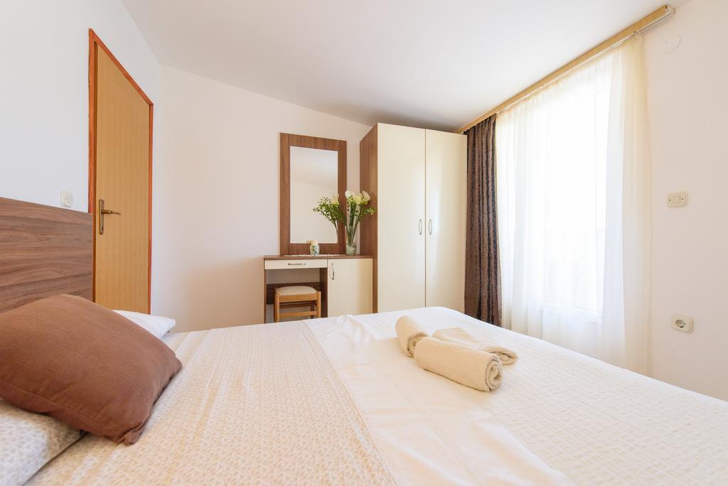 Apartments Petra Marina Zewnętrze zdjęcie